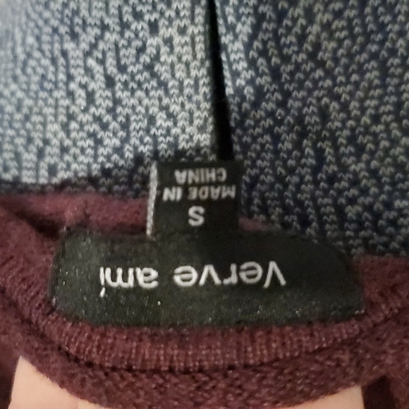 Plum colored sweater size small - Picture 4 of 4